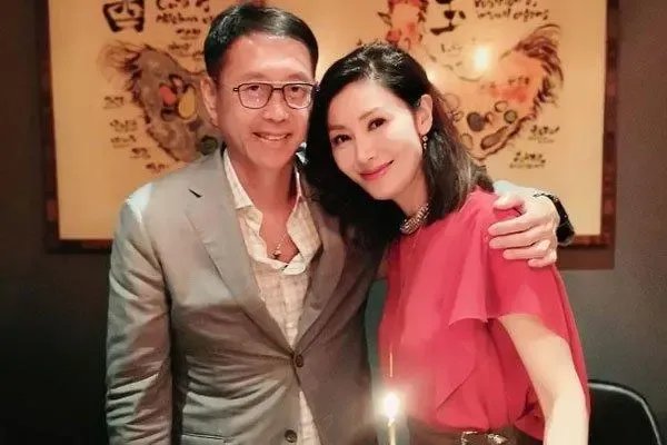 李嘉欣晒合影为许晋亨庆生，你看好他们之间的感情吗？