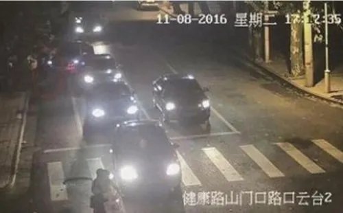 男子撞伤男童逃离 以为遇到碰瓷