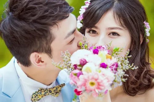 时尚婚礼装扮技巧 让你美美的出席朋友的婚礼