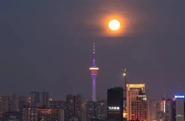 十五的月亮十四圆属于是正常的历法现象吗？