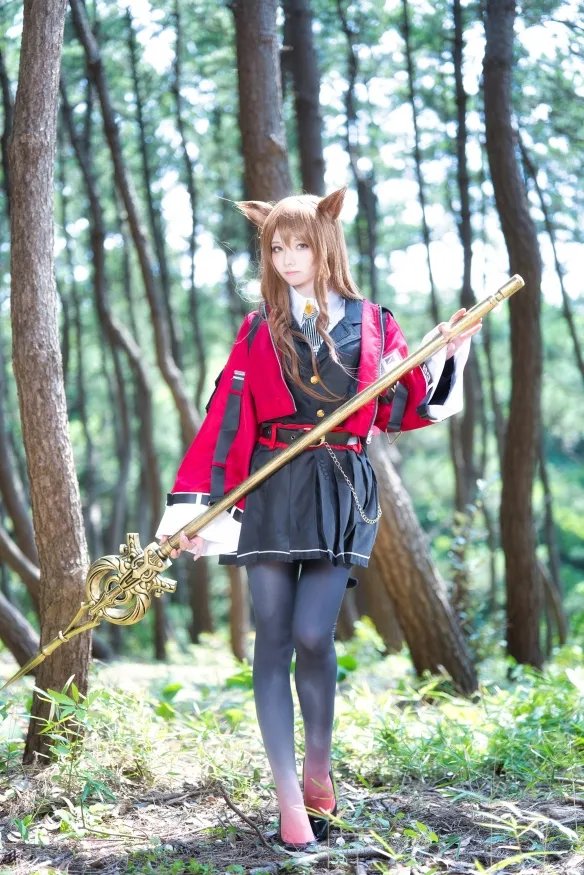 清纯又诱惑的黑丝大白腿 11区Coserてんうみ美图赏