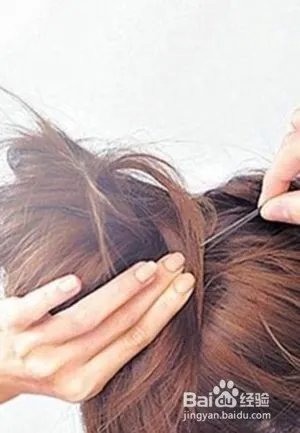 荷包头是怎么扎的 学生长发荷包头发型扎法