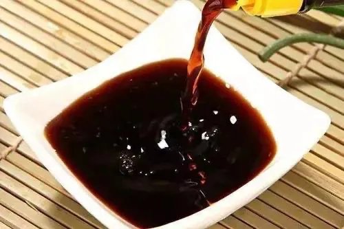 你如何看待女校老师让学生喝醋推迟生理期的事件呢?