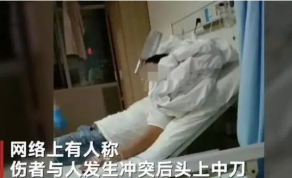 头插菜刀在医院等候治疗的青年现在状况如何?