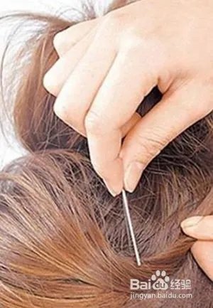 荷包头是怎么扎的 学生长发荷包头发型扎法