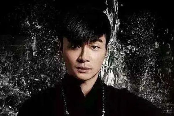 帝师孙英雄是怎么变成全民偶像的?