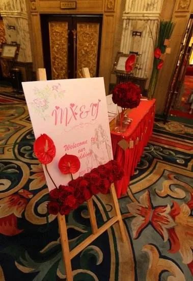 婚礼水牌的内容都有哪些 婚礼水牌2017款式推荐