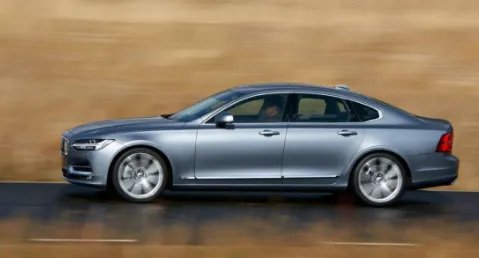 沃尔沃与奥迪相撞,沃尔沃被当场撞断成两截,你怎么看待?