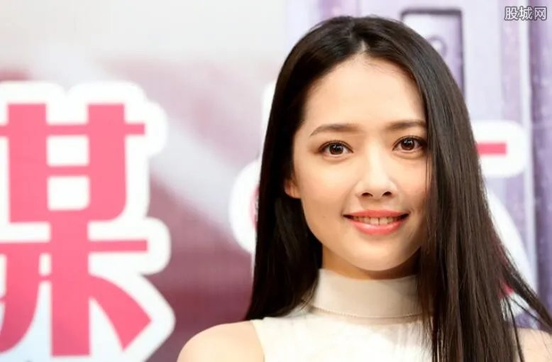 曝郭碧婷是les 出柜恋上“比比蓝”激吻19岁女生