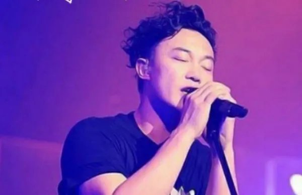 陈奕迅跨年演唱会官宣，你最喜欢他的哪一首歌？