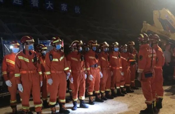 百色一施工隧道塌方9人被困,现在9人都获救了吗?