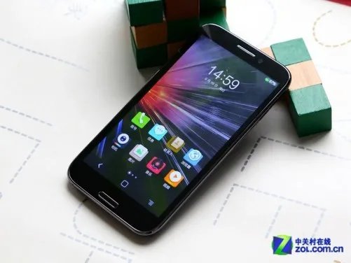 5.7英寸巨屏四核双卡双待 基伍大7图赏