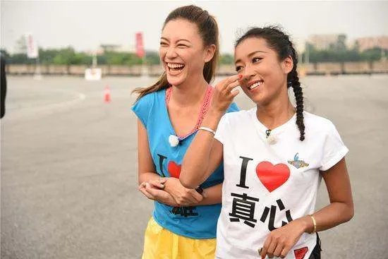 吉克隽逸发文“谢谢微博还我大名”,这是一个什么梗?