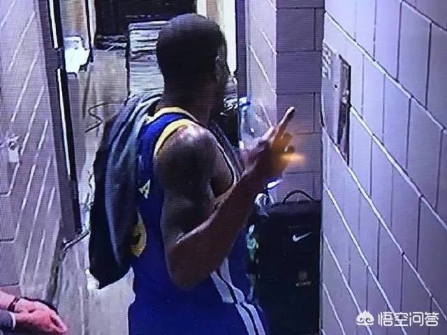 西决G3中,伊戈达拉为什么会竖中指?