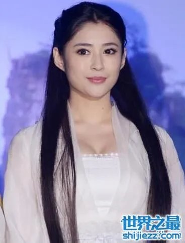 李心艾整容前后照片对比,清新可人整成网红蛇精脸