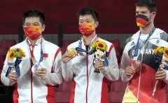 这个冠军太可爱了，马龙夺冠后比心是给谁的呢？