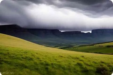 网上有很多招聘司机和带车司机，说是八千到一万三一个月，有人做过吗？是真的还是骗子啊？