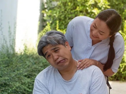 经常熬夜易中风?中风的4大危险因素要警惕,早了解早防范