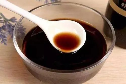 你如何看待女校老师让学生喝醋推迟生理期的事件呢?