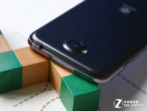 5.7英寸巨屏四核双卡双待 基伍大7图赏