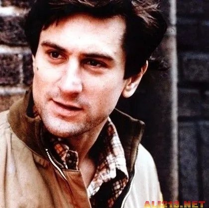 张亮热吻娇妻女网友“心碎了”盘点全球男神