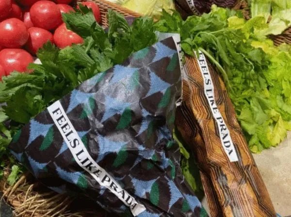 上海的一位女子为Prada包装袋买菜后丢菜,女子的行为可取吗?