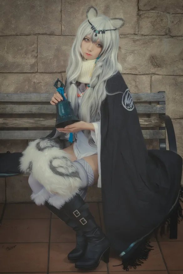 清纯又诱惑的黑丝大白腿 11区Coserてんうみ美图赏