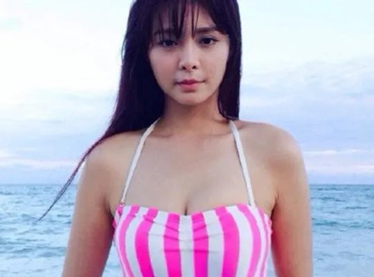 沈梦辰红色内衣图曝光  “内衣主持”照遭流传