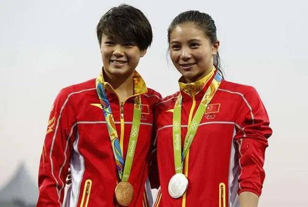如何看待施廷懋奥运金牌总数追平郭晶晶?