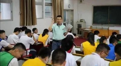 大学老师硬核喊停教室外施工后，该单位有改善噪音情况吗？