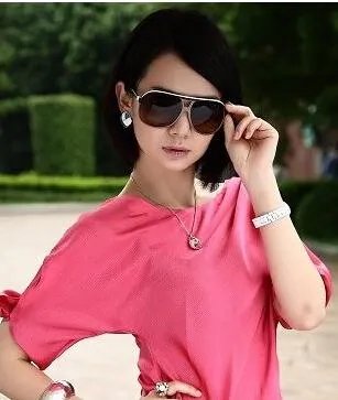 戚薇最新图片：戚薇短发不只是高冷艳更有清新甜美