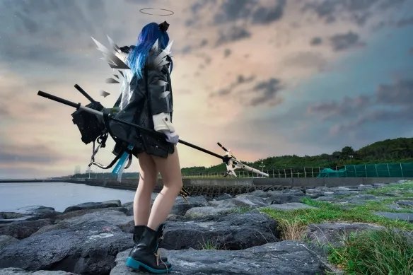 清纯又诱惑的黑丝大白腿 11区Coserてんうみ美图赏