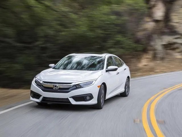 麻烦大家推荐一辆紧凑型轿车？