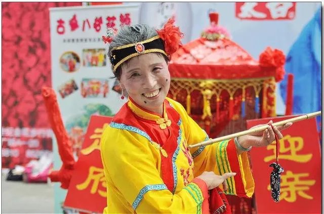 你们当地说媒成功都有啥谢媒礼?我说了一个假媒?