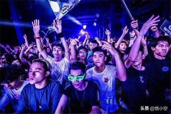 蹦迪基本舞步？