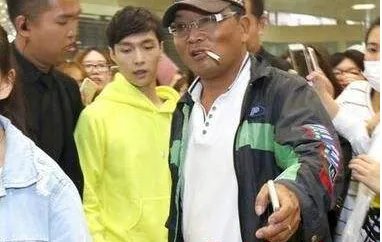 张艺兴被粉丝围堵是怎么回事?