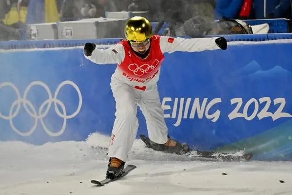 齐广璞也有两个墩了 齐广璞和百度网友分享夺冠喜悦