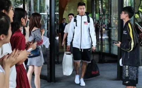 赵睿穿美国队外套 是和这个有关系吗