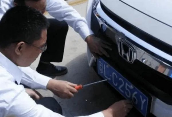 河北警方通报女子尾号6666车牌丢失，车牌乌龙事件为何屡屡发生？