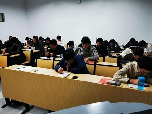 英语四级考试需要带什么