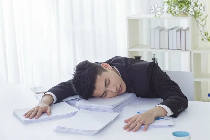 郭艾伦教哈登骑车是为什么？郭艾伦教哈登骑车却遭交警警告