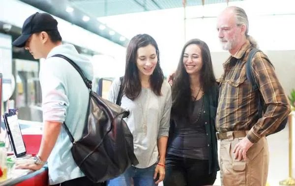 演员卢靖姗父亲去世，去世的原因是什么呢？