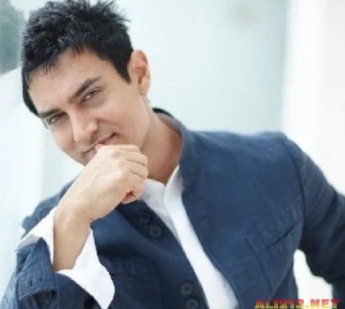 张亮热吻娇妻女网友“心碎了”盘点全球男神