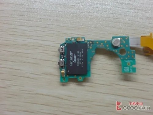 揭密4G智能机内部构造 索爱W950拆机图