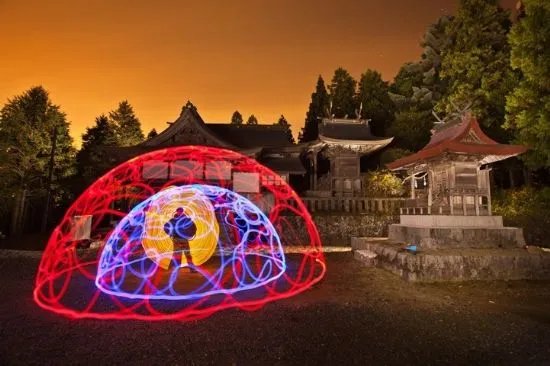 惊人的3D光画摄影 让你的现实如游戏般精彩！