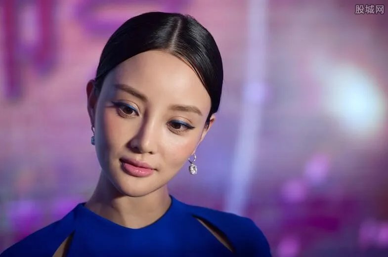 贾乃亮和李小璐复合了吗 两人离婚是谁出了轨？