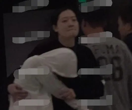 周冬雨烂醉如泥：画面及背后原因这到底怎么回事？