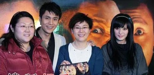 杨幂晒与周迅李少红的罕见合影,这三个娱乐圈女强人有什么缘分和交集?