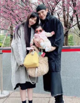 与郭碧婷分开数天,向佐称想念老婆及女儿,这种公开撒狗粮的行为你怎么看?