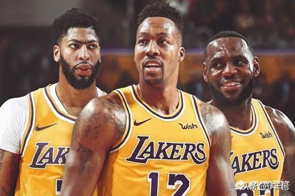 霍华德加盟湖人后,沃神爆出其中一调侃:如越界,将会随时被裁。你怎么看这一条款?